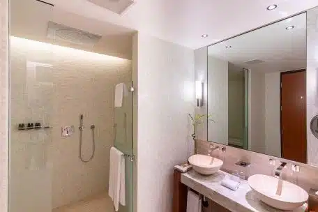 Shower at Doha Airport - Image 2