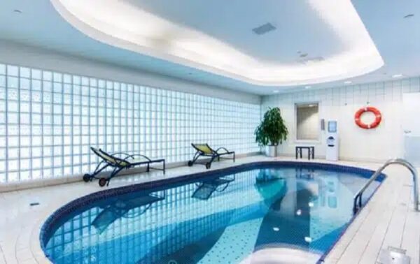 Pool, Jacuzzi, Steam Room & Shower + Lounge @ DXB -Terminal 3