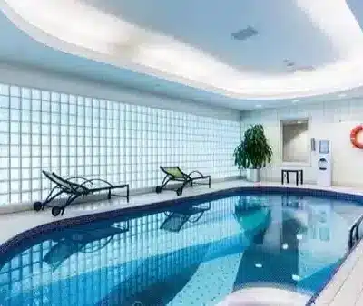 Pool, Jacuzzi, Steam Room & Shower + Lounge @ DXB -Terminal 3